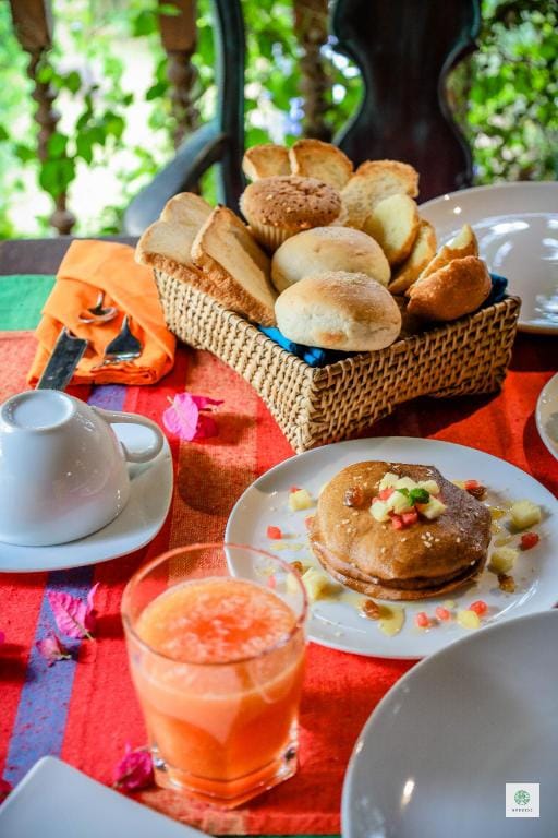 Goddess cheerful three bedroom villa with pool Vacation rental in Central Province