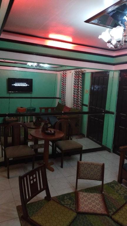 Lindy Green Home Apartment in Las Pinas