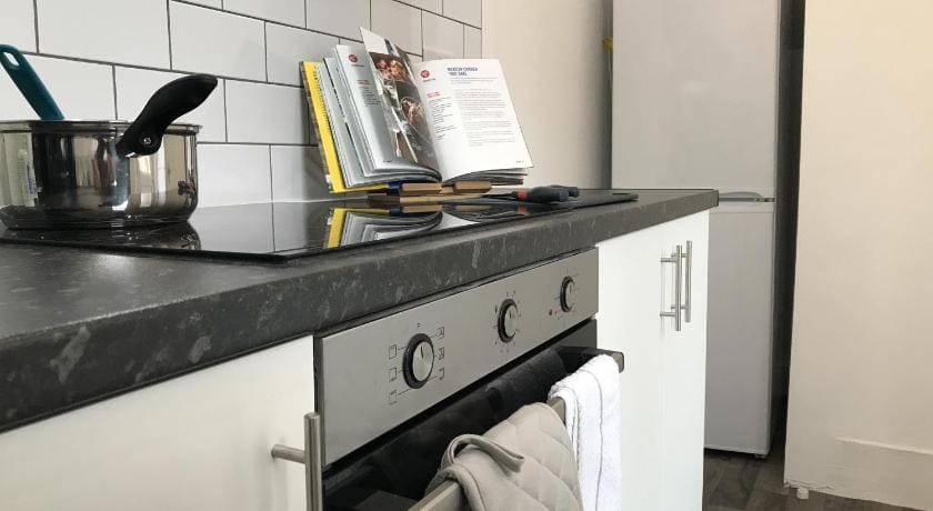 Bright Spacious 3-bed with office & patio, Preston Apartment in Preston