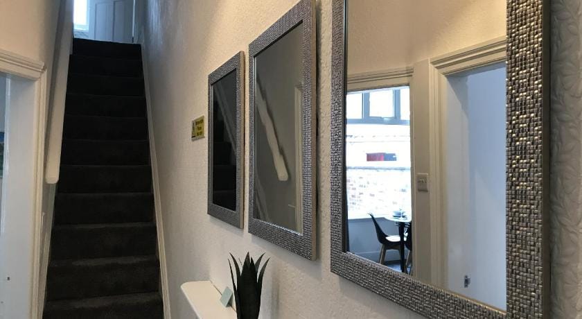 Bright Spacious 3-bed with office & patio, Preston Apartment in Preston