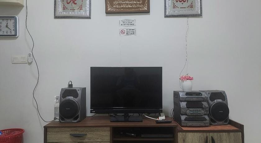 Cheerful 2-bedroom residential home with  parking Vacation rental in Malacca