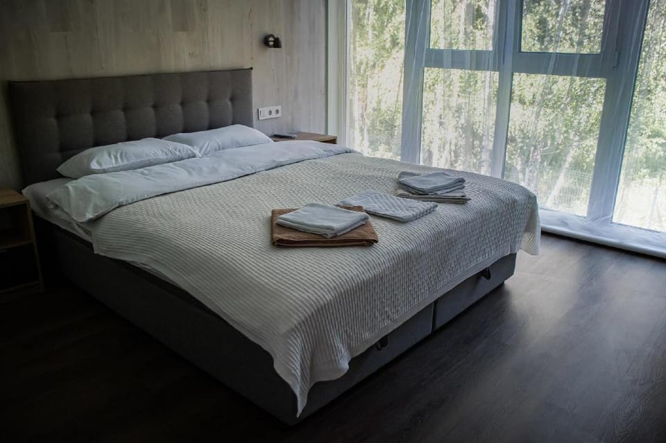 Standard Queen, near Nature Park Beremytske Apartment in Ukraine