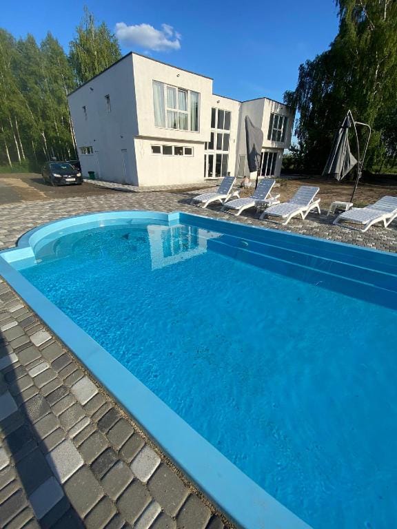 Superior Queen, next to Nature Park Beremytske Apartment in Ukraine