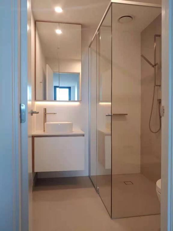 New APT master room with ensuite bath in Box Hill Apartment in Melbourne