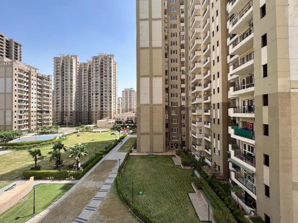 Lovely and Luxury one bedroom Suites Apartment in Noida