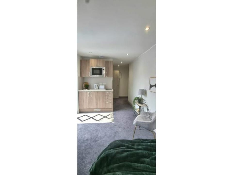 Bright Central Studio Apt 1|Close to Football Club Apartment in Wolverhampton