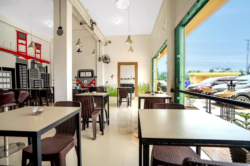 OYO Life 1299 Balcony Orange Homestay Hotel in Indonesia