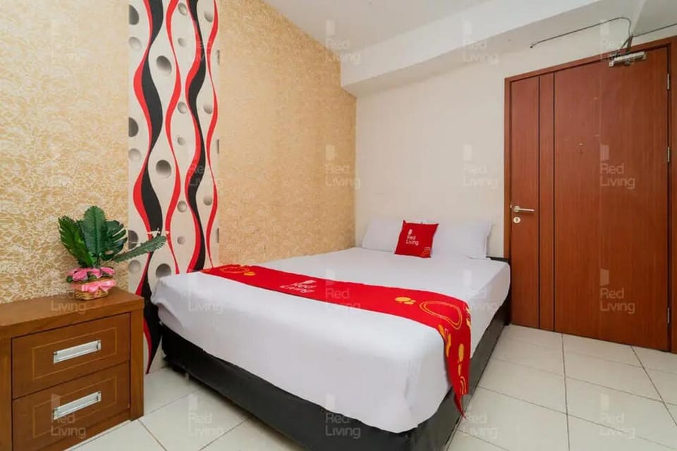 RedLiving Apartemen Green Lake View Ciputat - Hanna Property Tower B Hotel in South Jakarta City
