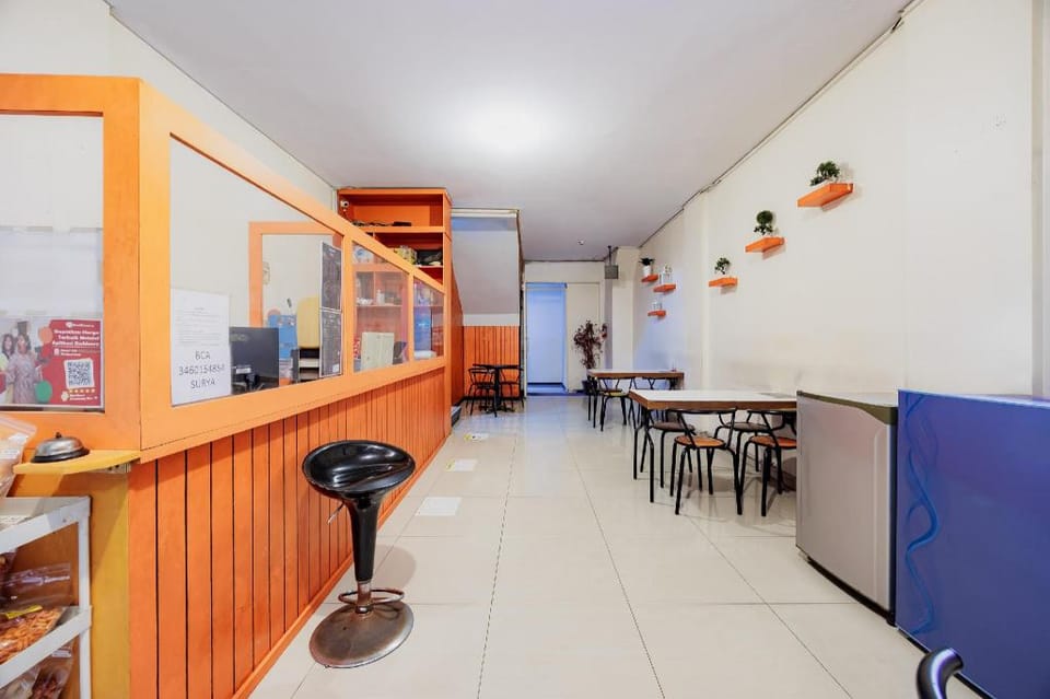 Hotel C18 @ Cibaduyut Mitra RedDoorz Hotel in Bandung