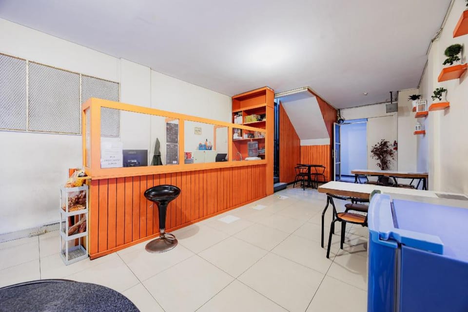 Hotel C18 @ Cibaduyut Mitra RedDoorz Hotel in Bandung