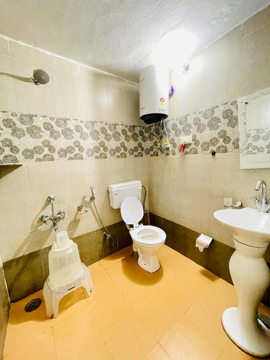 Grand view lodge and Restaurant Dharamshala - Partial Prepayment required to confirm booking Hotel in Punjab, India