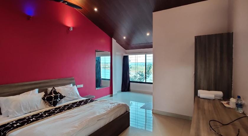 Neel Farms and Resort Hotel in Maharashtra