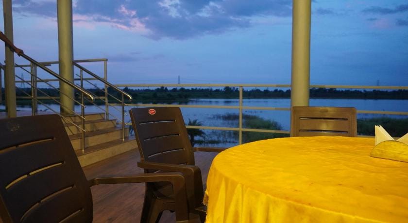 Neel Farms and Resort Hotel in Maharashtra