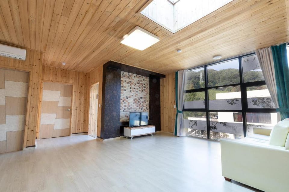 Gapyeong Yeolhodang Pension Bed and Breakfast in Gyeonggi-do