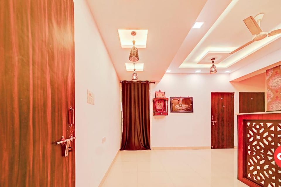 OYO Hotel The Grande Palace Hotel in India
