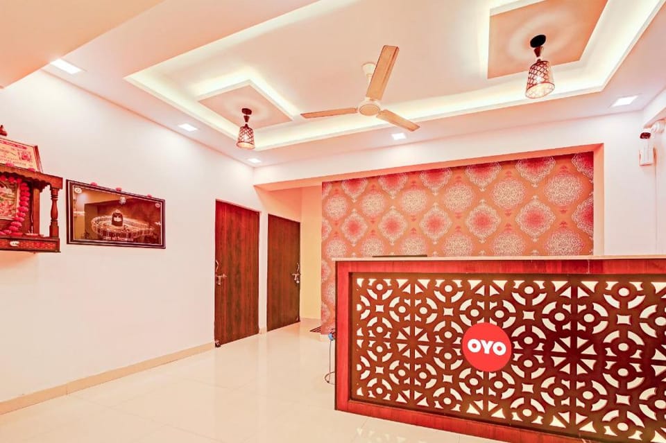 OYO Hotel The Grande Palace Hotel in India