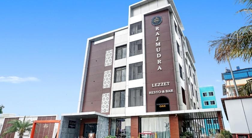 Townhouse OAK Hotel Rajmudra Hotel in Maharashtra