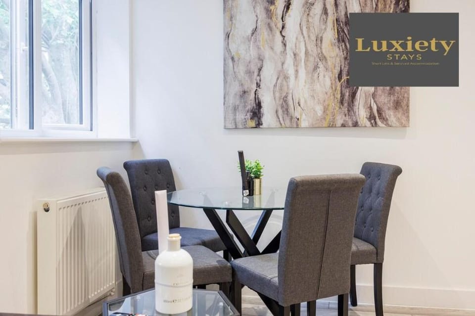 Modern 1BR By Luxiety Stays Short Lets & Serviced Accommodation Southend on sea - City Centre, Nr the beach, High St & Adventure Island Apartment in Southend-on-Sea