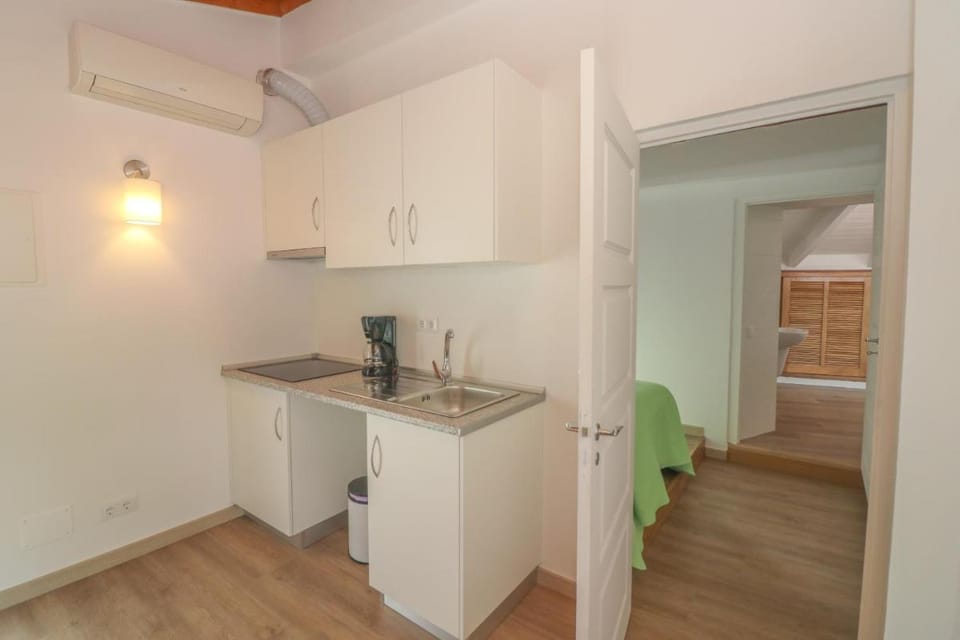 Little Break Guest House Bed and Breakfast in Lagos