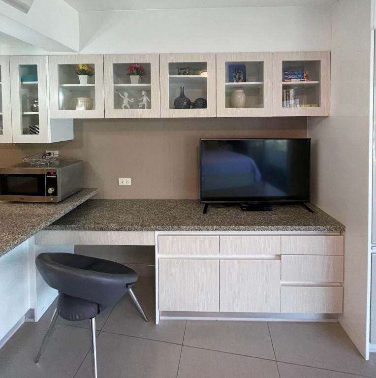 Nimman Studio with FREE Motorbike -Kitchen-View Apartment in Chiang Mai
