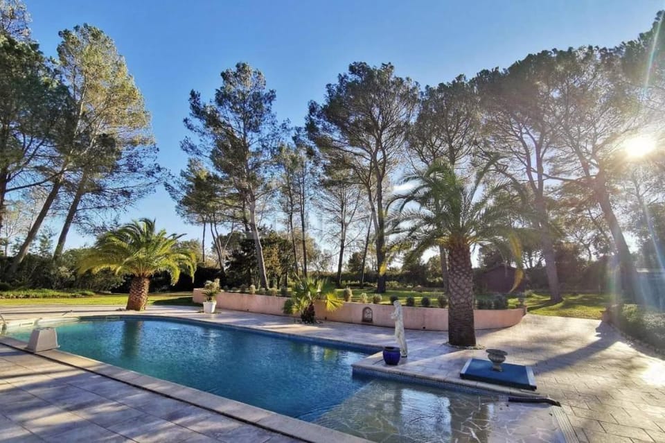 Villa VENICA 10 chambres entre Cannes et St Tropez Villa in Roquebrune-sur-Argens