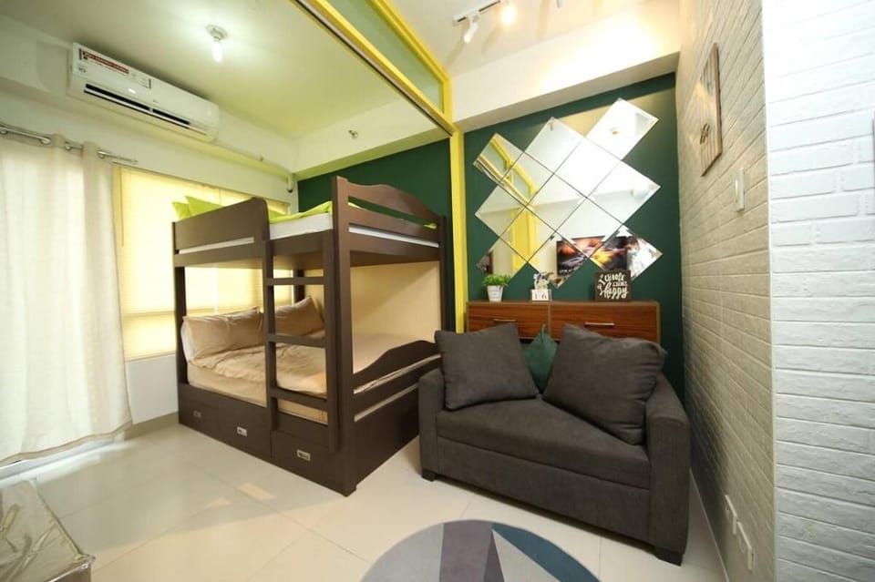 A2J Luxury 1BR Tagaytay Suite Near Skyranch, Malls Apartment in Tagaytay