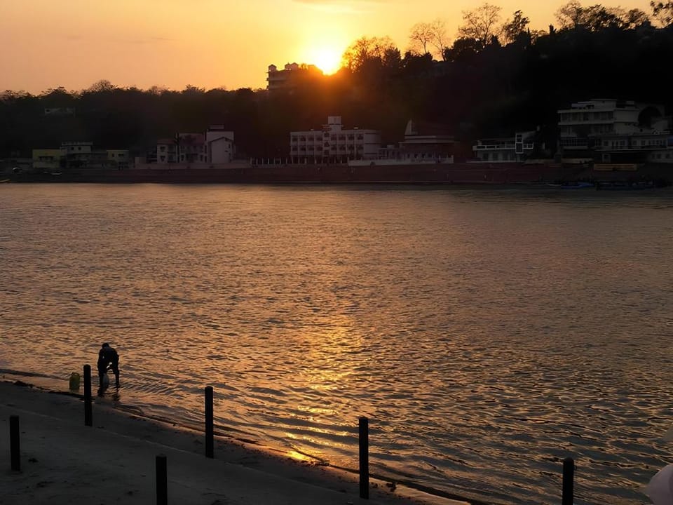 Homlee -Jumbo Lux Flat w hills, Kitchen & parking Apartment in Rishikesh