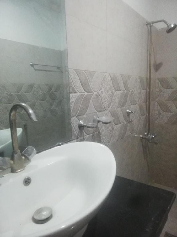 Affordable Bedroom near Islamabad Airport Vacation rental in Islamabad