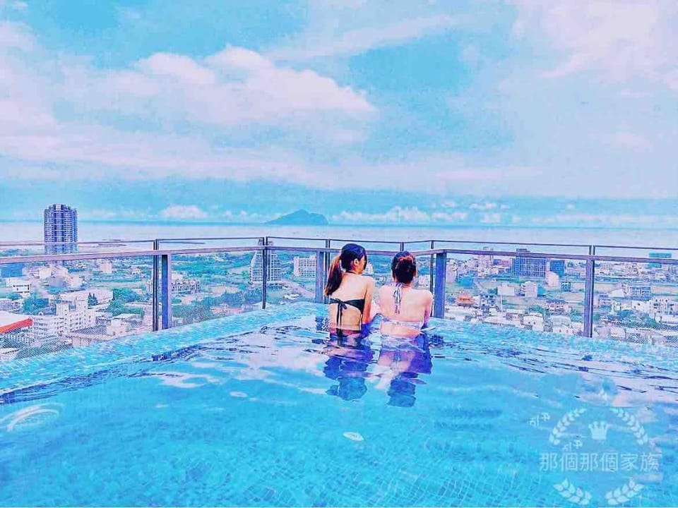 Yilan光嶼海溫泉海景無邊際泳池四~六人VIP豪華套房 Vacation rental in Taiwan, Province of China