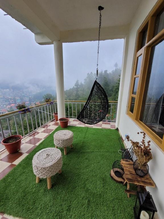 Cosy 1 BHK with excellent views of the Himalayas Vacation rental in Manali