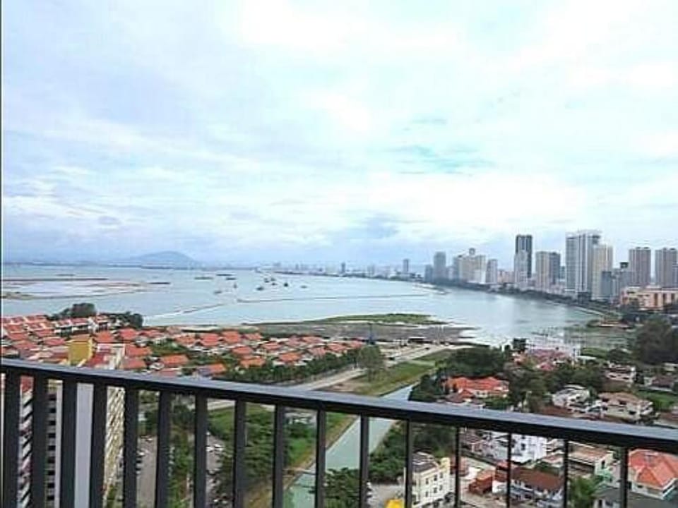 Nordic ING Luxury Seaview Suite 北欧ING风格豪华日出海景套房  Apartment in Tanjung Bungah