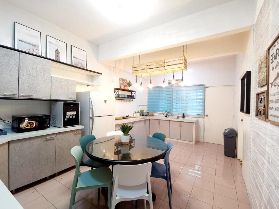Five27 BeachHouse 5 bedroom with swimming pool  Vacation rental in Tanjung Bungah