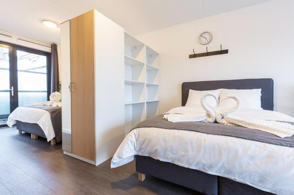 Lux Loft Apt w/View Walk city center sunny balcony Vacation rental in Delft