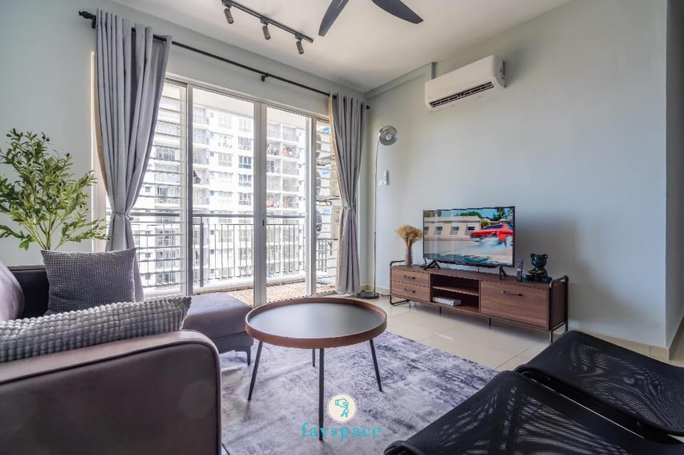 Cozy 3-bedroom condo with pool 6 pax | Semarak Apartment in Federal Territory of Kuala Lumpur
