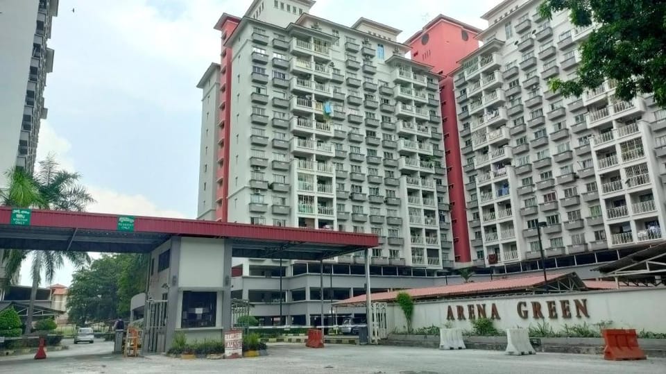 Cozzzzy Stay next to Axiata Arena, Bukit Jalil Vacation rental in Federal Territory of Kuala Lumpur