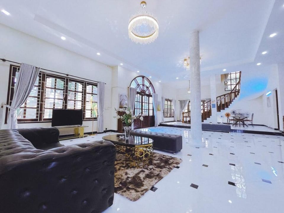 Biệt thự biệt lập có hồ bơi riêng Villa in Ho Chi Minh City