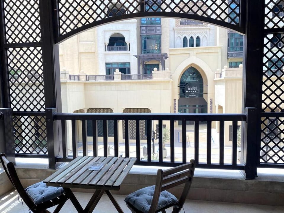 Lux BnB I Souk Al Bahar I Burj Khalifa Views Apartment in Dubai
