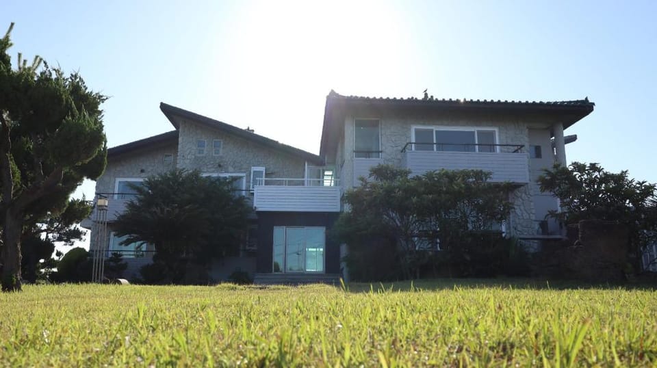 Hado fourseasons pension Bed and Breakfast in South Korea