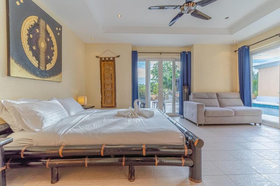 Sanook-Luxury Pool Villa BBQ, Karaoke, Pool Table  Villa in Pattaya City