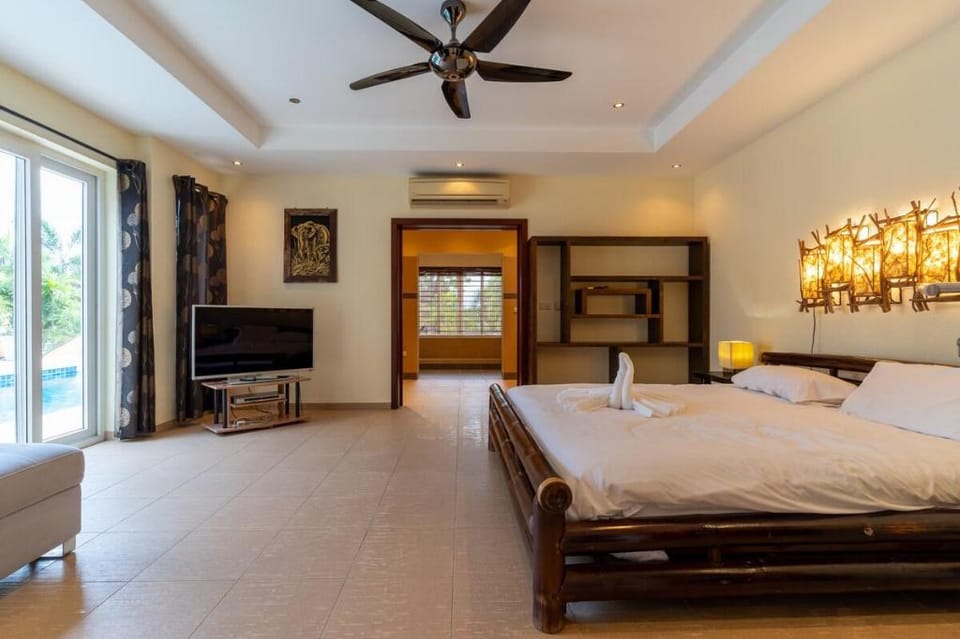 Sanook-Luxury Pool Villa BBQ, Karaoke, Pool Table  Villa in Pattaya City