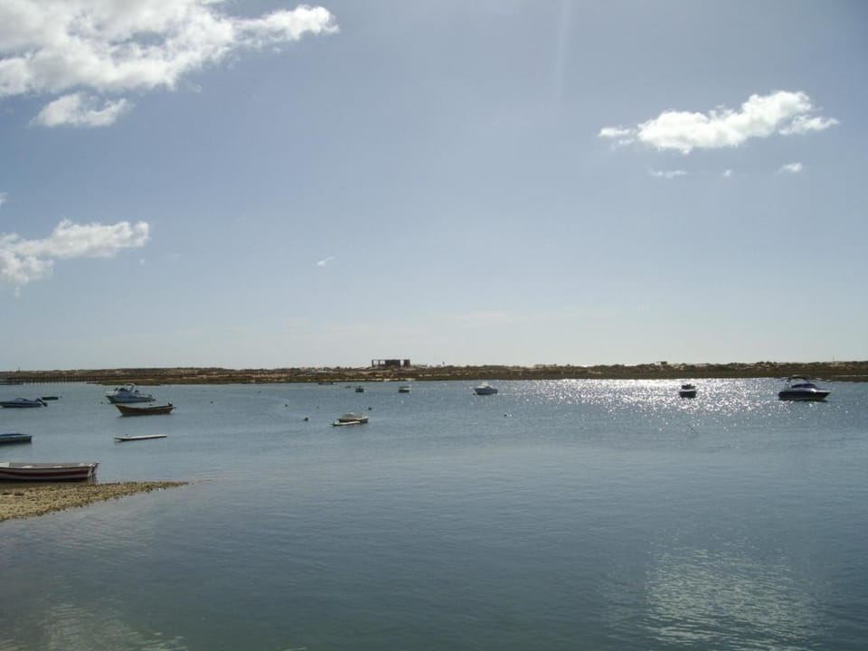Entire house - 800m from the boat to Praia das Cabanas, with Pool, Terrace, Wifi and aircon Apartment in Cabanas de Tavira