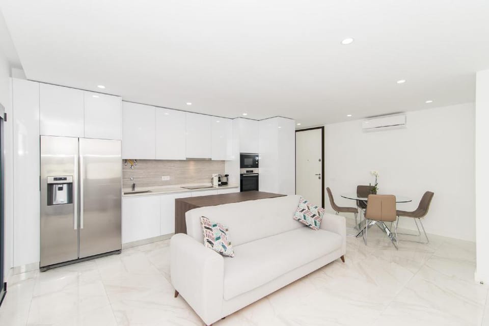 Entire house - 800m from the boat to Praia das Cabanas, with Pool, Terrace, Wifi and aircon Apartment in Cabanas de Tavira