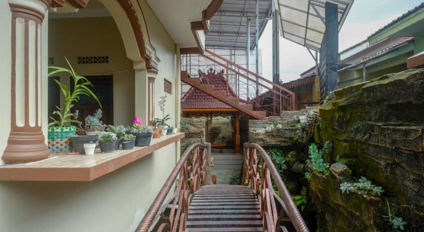 RedDoorz Syariah near Terminal Mendolo Wonosobo 2 Hotel in Indonesia