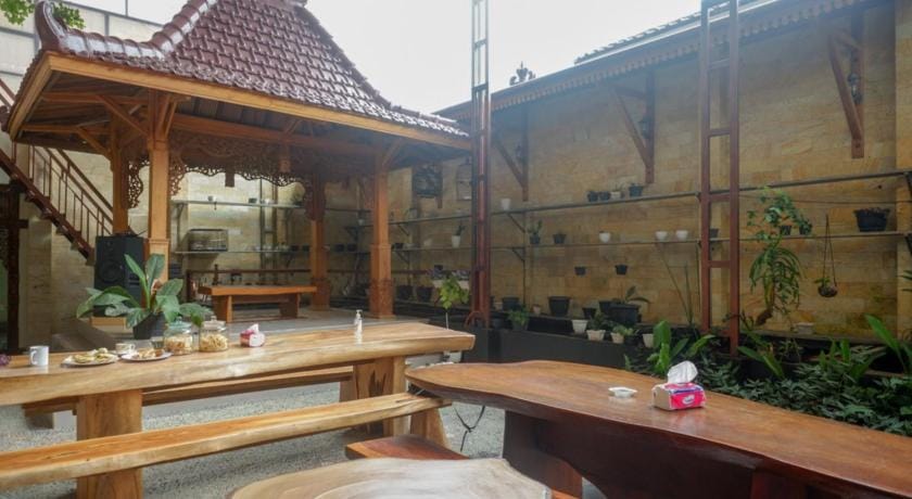 RedDoorz Syariah near Terminal Mendolo Wonosobo 2 Hotel in Indonesia