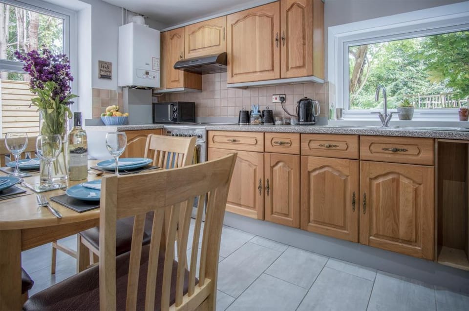 Wern Y Glais - 2 Bedroom Cottage - Glais Country House in Wales