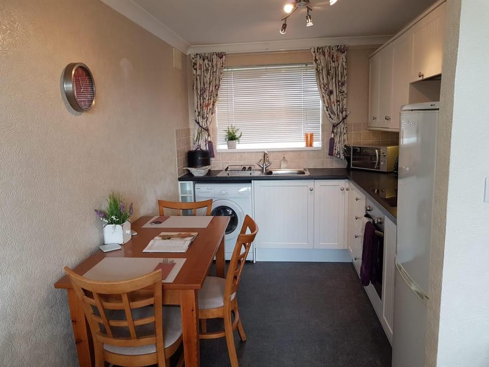 Cosy 2 bedroom private bungalow. - SAT changeover. Vacation rental in Eastbourne