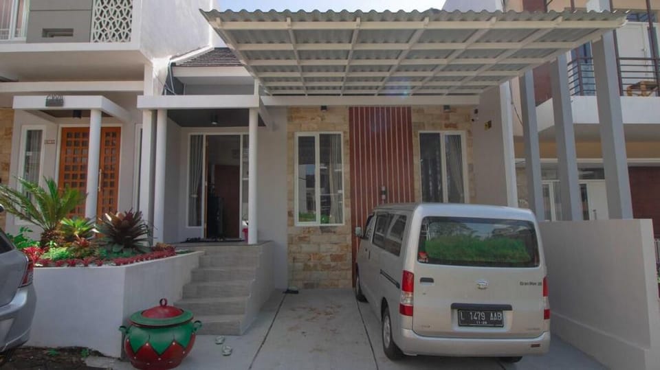 Villa Alpine 1 | Mountain View Villa in Batu