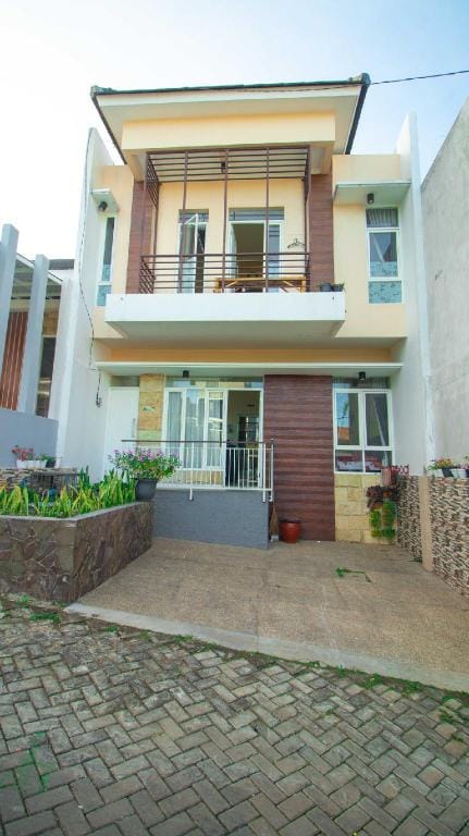 Villa Farabela 2 with Karaoke and Mountain View Villa in Batu