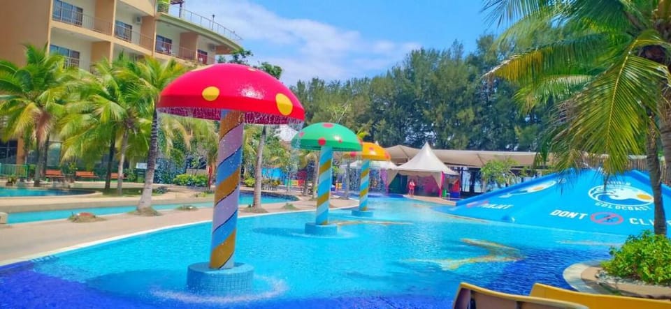 Family studio * Pool view @Gold Coast Morib*1312 Apartment in Selangor, Malaysia
