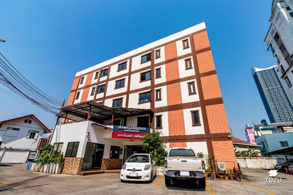 Grannylla Residence Charoenkrung Apartment in Bangkok